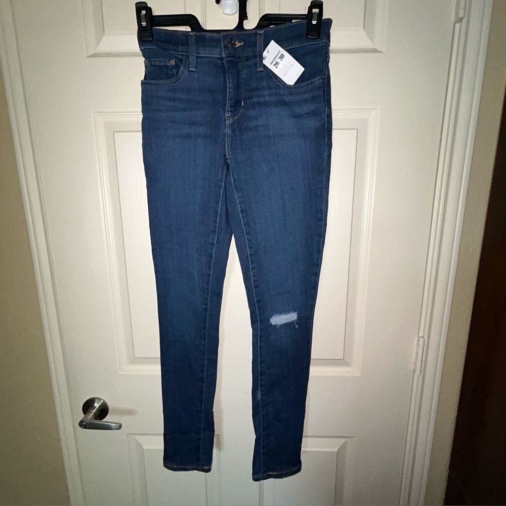 Levi’s 311 Shaping Skinny Jeans Womens 26x30 Mid Rise Stretch NWT Distressed